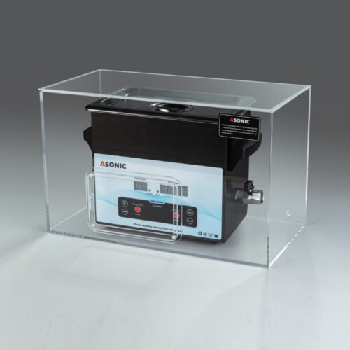 ASONIC 3L ultraljudsrengörare placerad i en ljuddämpad låda för att minska driftsljudet under rengöringen.